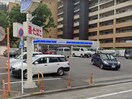 ローソン三鷹下連雀八丁目店(コンビニ)まで350m モンシャトー新川