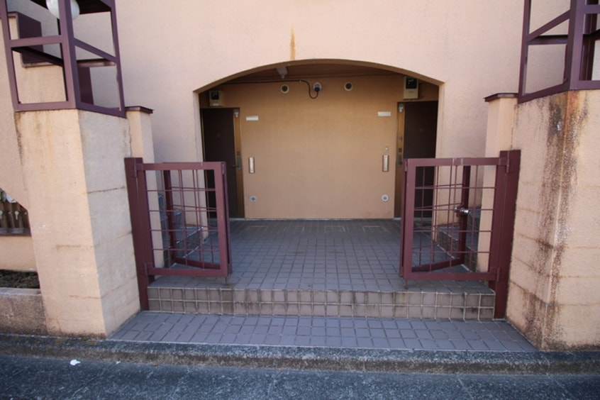 エントランス部分 相模石原コーポ