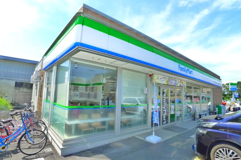 ファミリーマート(コンビニ)まで1600m クレスト２１Ｂ