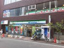 ファミリーマート鶴川駅西店(コンビニ)まで850m トップヒルズ