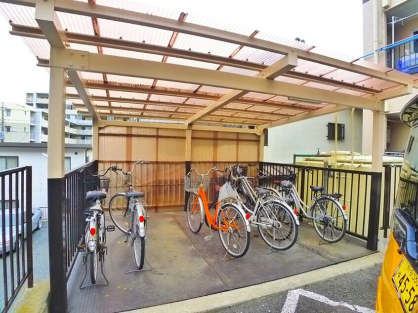 駐輪場 コートハウス