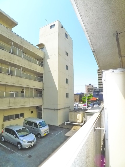 室内からの展望 布施ビルⅠ(5号室－7号室)