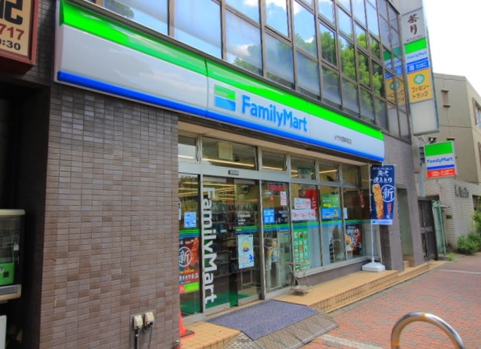 ファミリーマート(コンビニ)まで333m スカイフラッツ・ボアヴェール