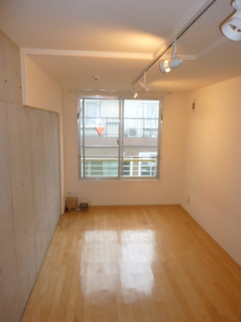 居室 AZ　ASAKUSABASHI