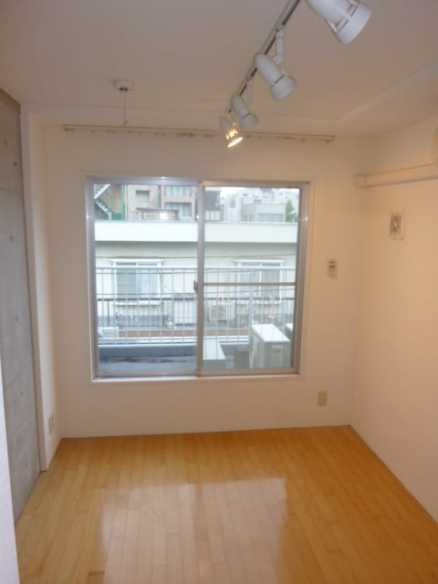 居室 AZ　ASAKUSABASHI