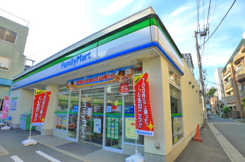 ファミリーマート(コンビニ)まで239m 目白ガ－デン