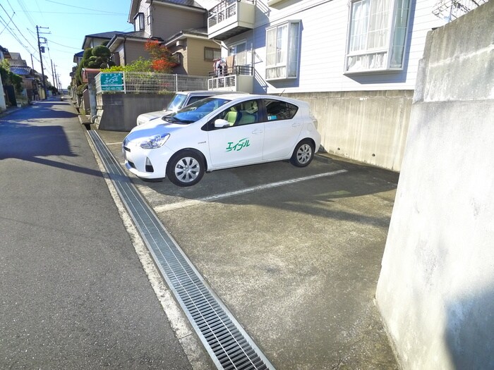 駐車場 アビダシオンユ－カリ