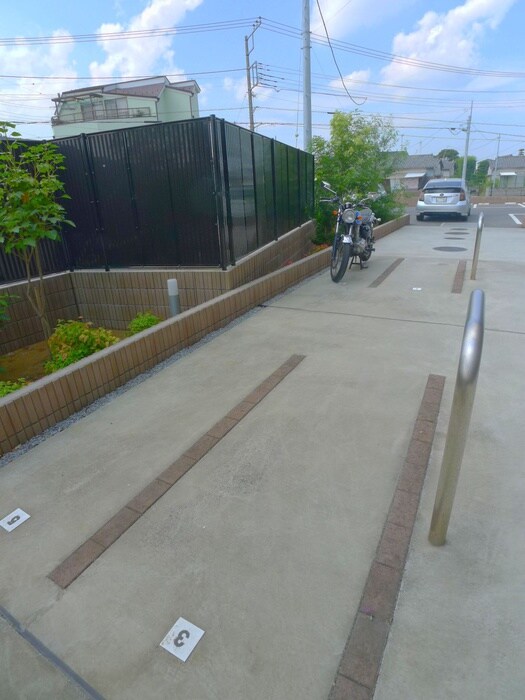 バイク置き場 リブリ・ウェスティン