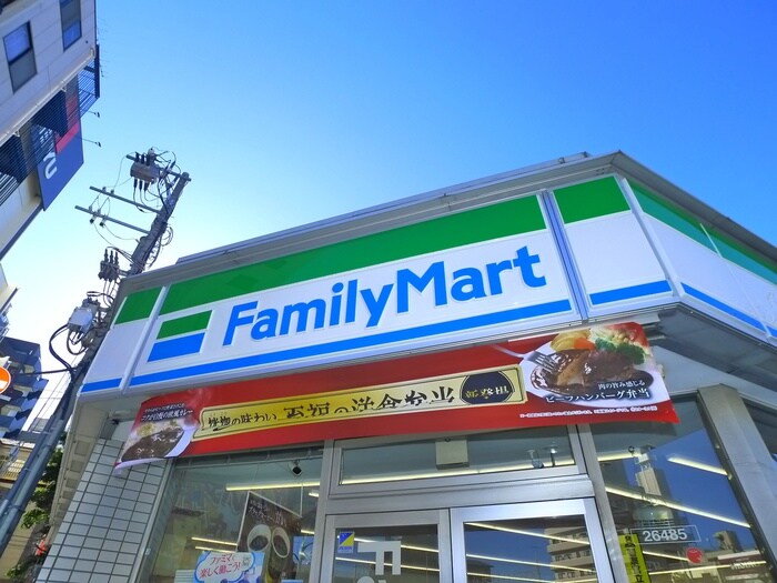 ファミリーマート(コンビニ)まで40m ベルモツインズ