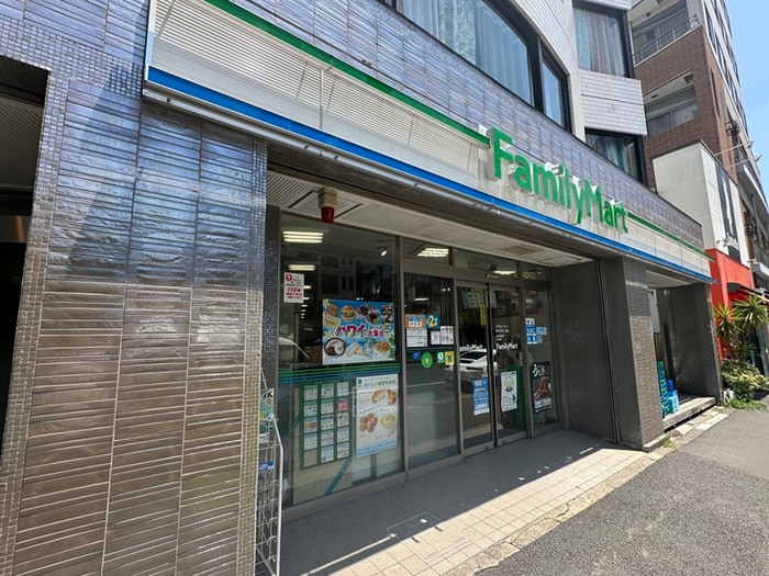 ファミリーマート　南麻布4丁目店(コンビニ)まで170m クオリア南麻布