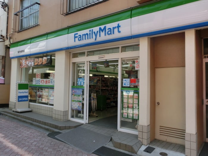 ファミリーマート(コンビニ)まで180m ユーレジデンス高円寺