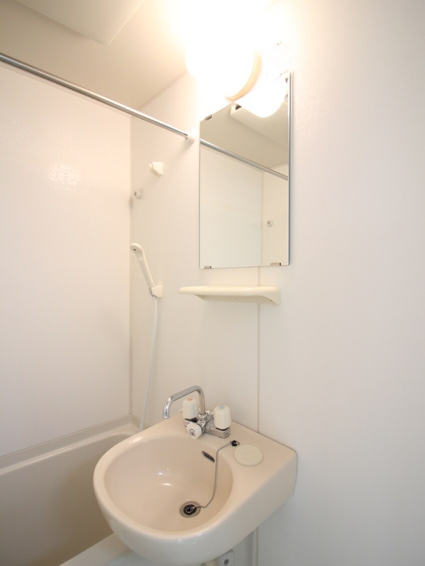 洗面 リ－ヴェルポ－ト横浜三ッ沢Ⅲ