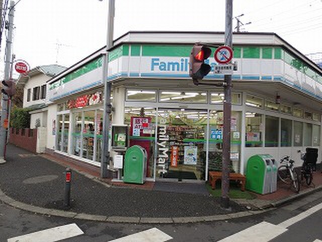 ファミリーマート 東伏見駅前店(コンビニ)まで140m 正英マンション