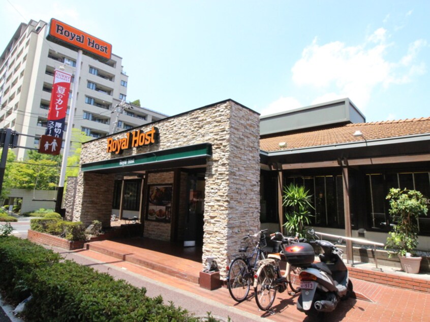 ロイヤルホスト 板橋店(その他飲食（ファミレスなど）)まで550m 中台マンション