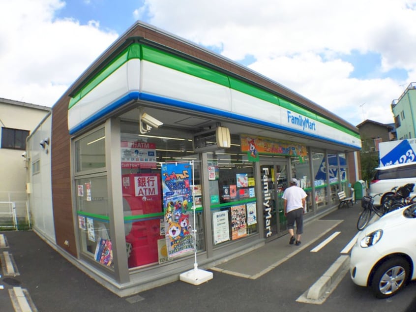 ファミリーマート(コンビニ)まで180m ボヌール北谷