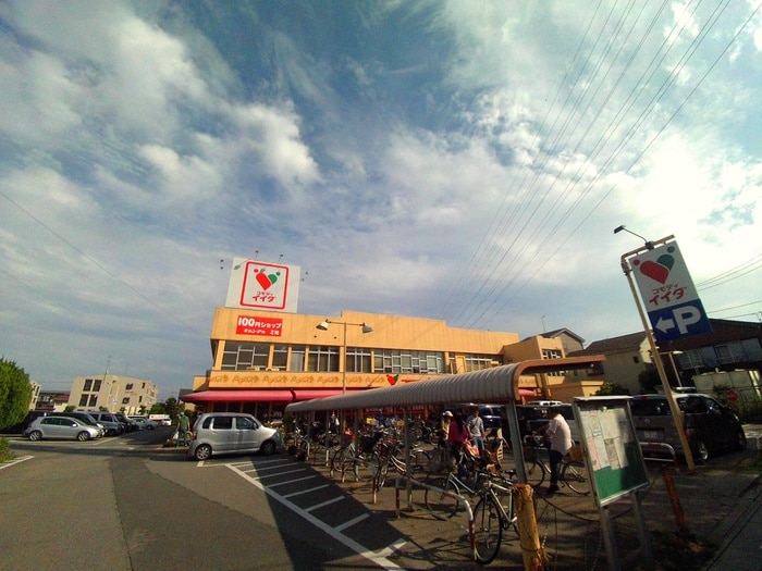 コモディイイダ(スーパー)まで950m ボヌール北谷