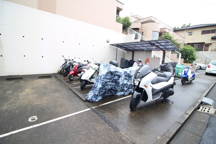 バイク置き場 ジョイフル中山参番館