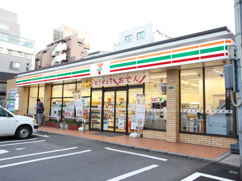 セブンイレブン(コンビニ)まで48m コモ－ド寺山