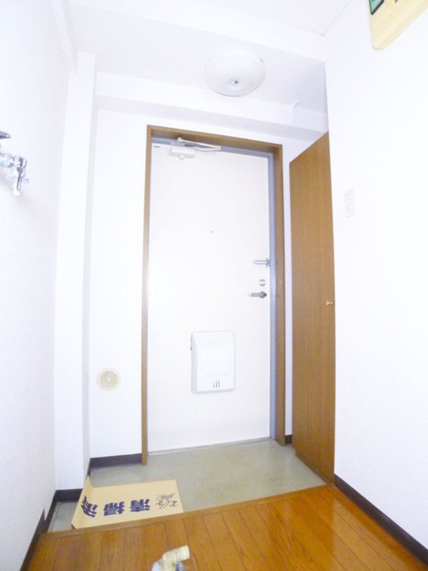 玄関 新松戸ＣＳビル