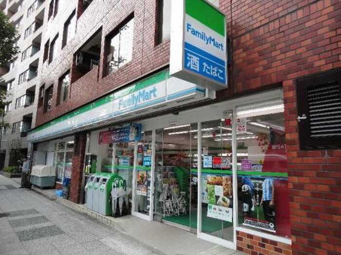 ファミリーマート 横浜楠町店(コンビニ)まで327m コ－ポふじ