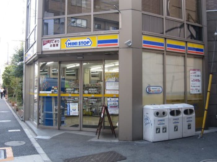 ミニストップ 南青山６丁目店(コンビニ)まで750m 庄司マンション