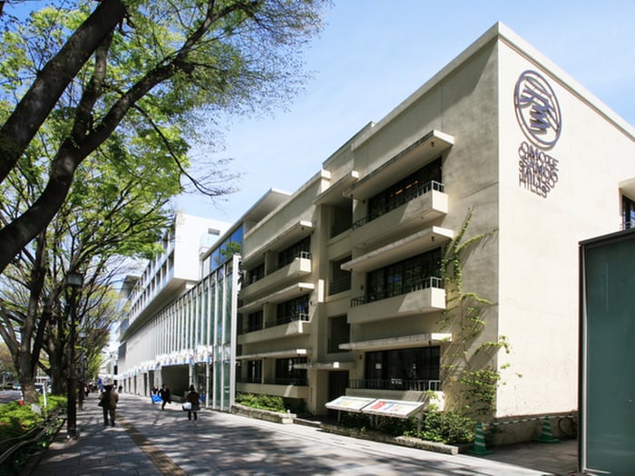 表参道ヒルズ(デパート)まで1100m 庄司マンション