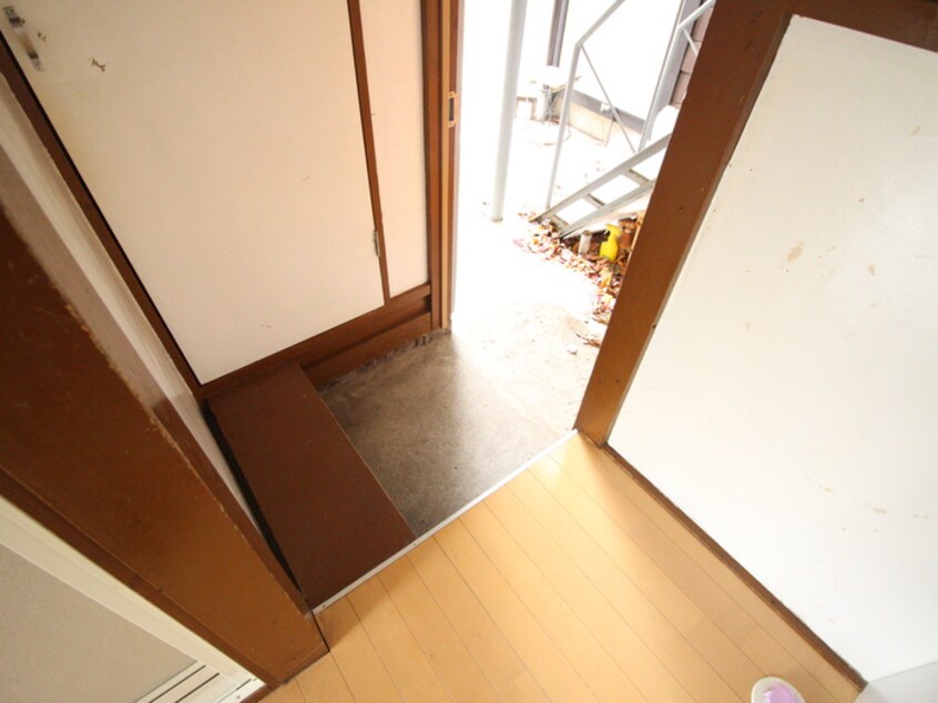 玄関 まどか荘