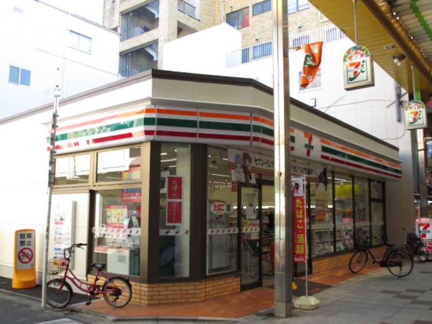 セブンイレブン新城１丁目店(コンビニ)まで194m まどか荘