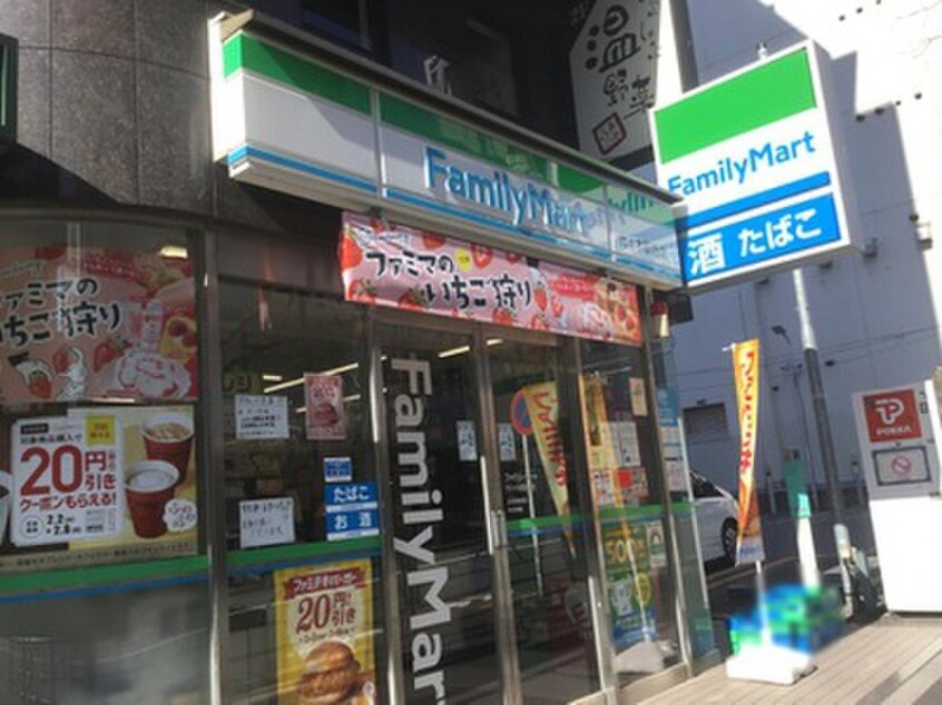 ファミリーマート代々木駅西店(コンビニ)まで162m ベルクレール神宮の杜