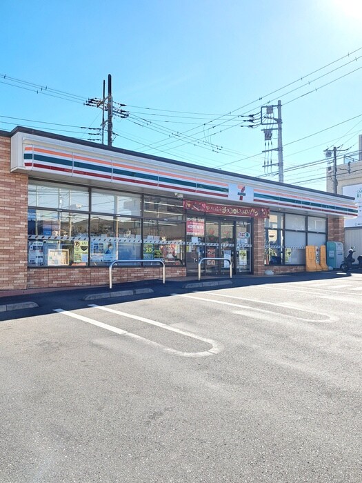 セブンイレブン横浜上永谷駅前店(コンビニ)まで230m リビオン