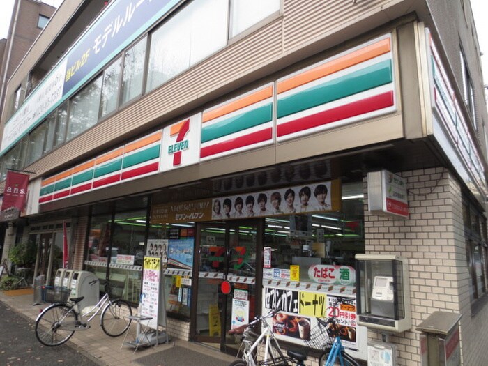 物件(コンビニ)まで327m GARDEN COURT KAMIKITAZAWA