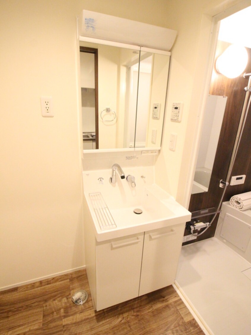 洗面 メイ　シェノン