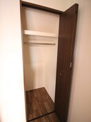 収納 メイ　シェノン