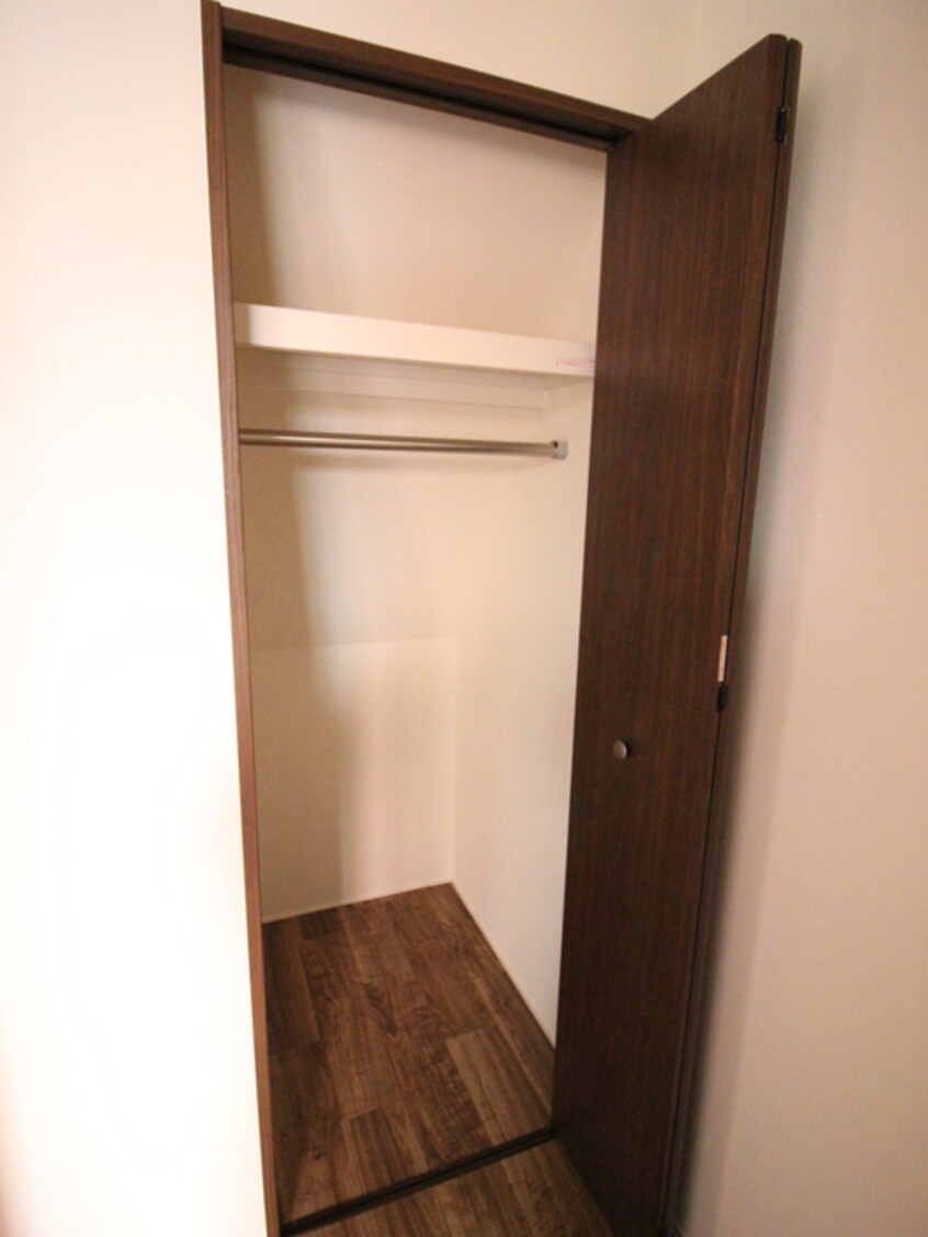 収納 メイ　シェノン