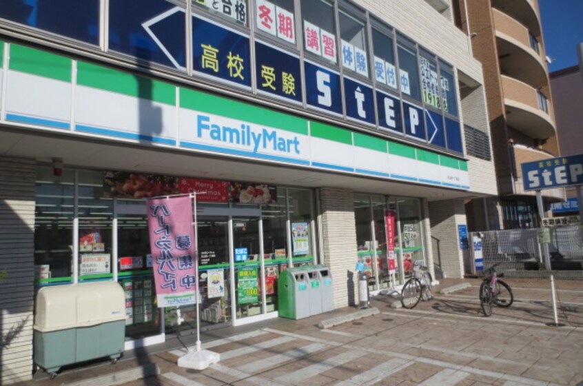 ファミリーマート 南山田三丁目店(コンビニ)まで62m シェルエトワ－レⅡ