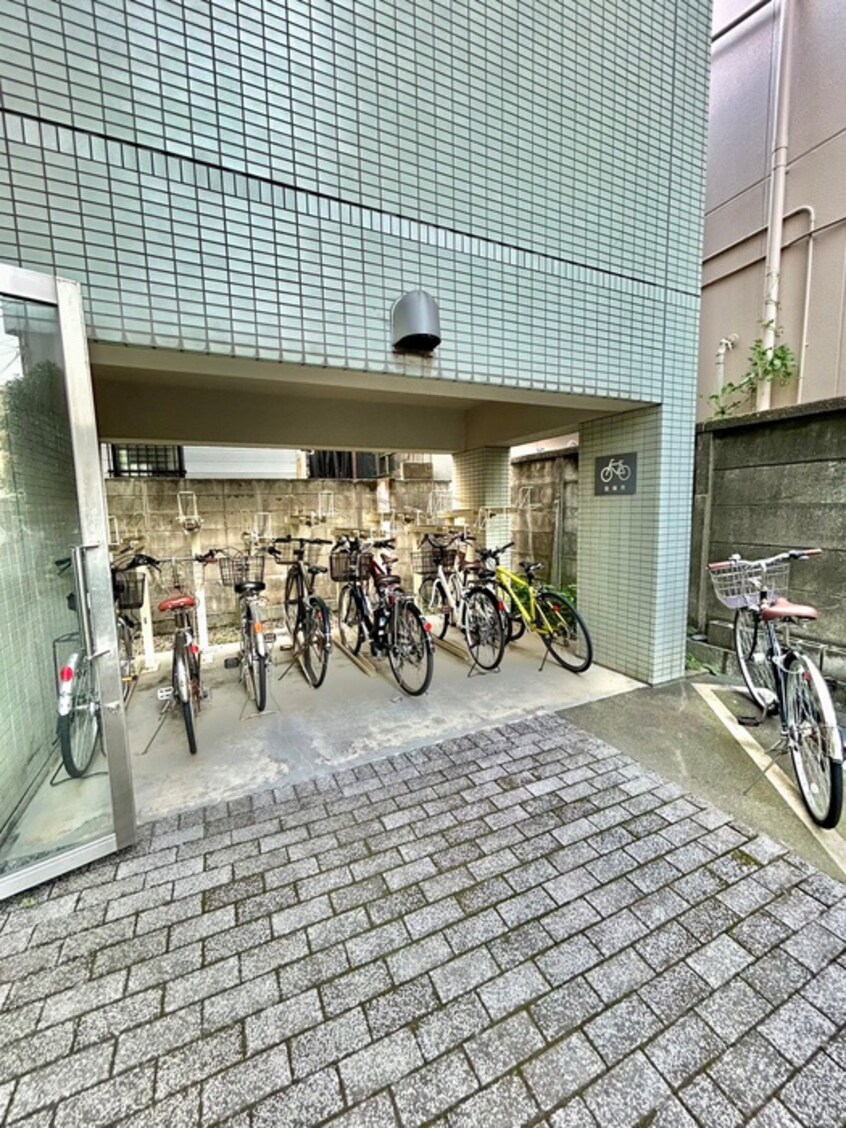 駐輪場 エクセラン池袋