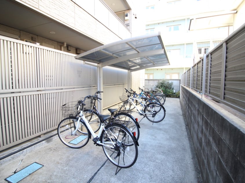 駐輪場 レフィナード・カーサ