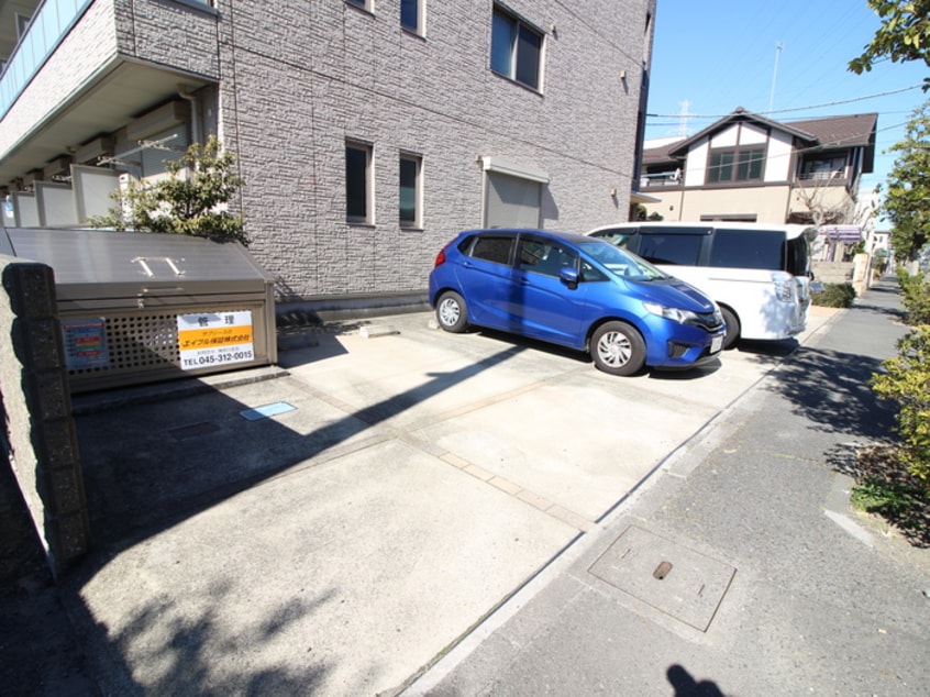 駐車場 レフィナード・カーサ