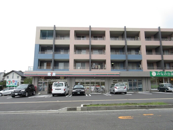 セブンイレブン長津田みなみ台(コンビニ)まで375m Ｇｒａｃｅ　Ｇａｒｄｅｎ