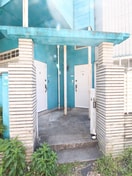 エントランス部分 カ－メルヴィラＲ１６