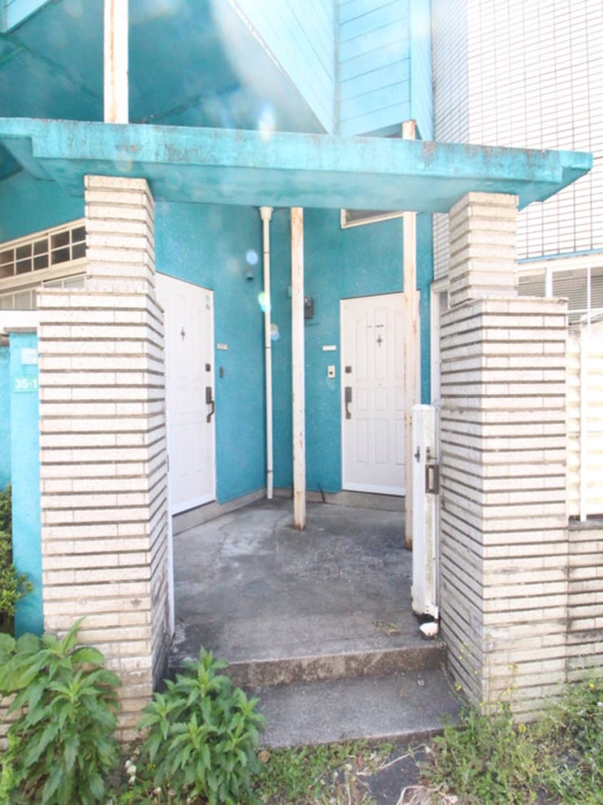 エントランス部分 カ－メルヴィラＲ１６