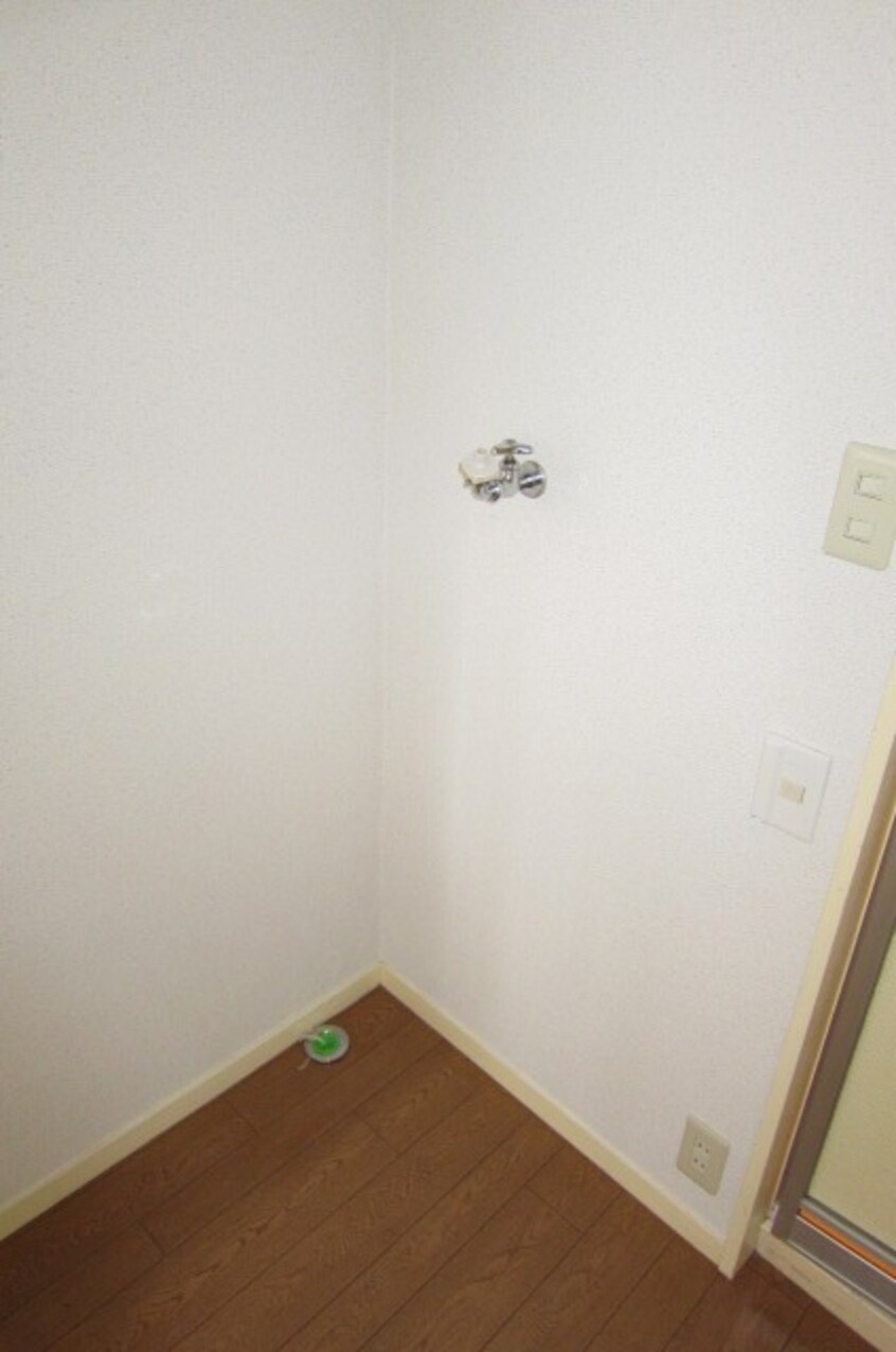 洗濯機置場 カ－メルヴィラＲ１６