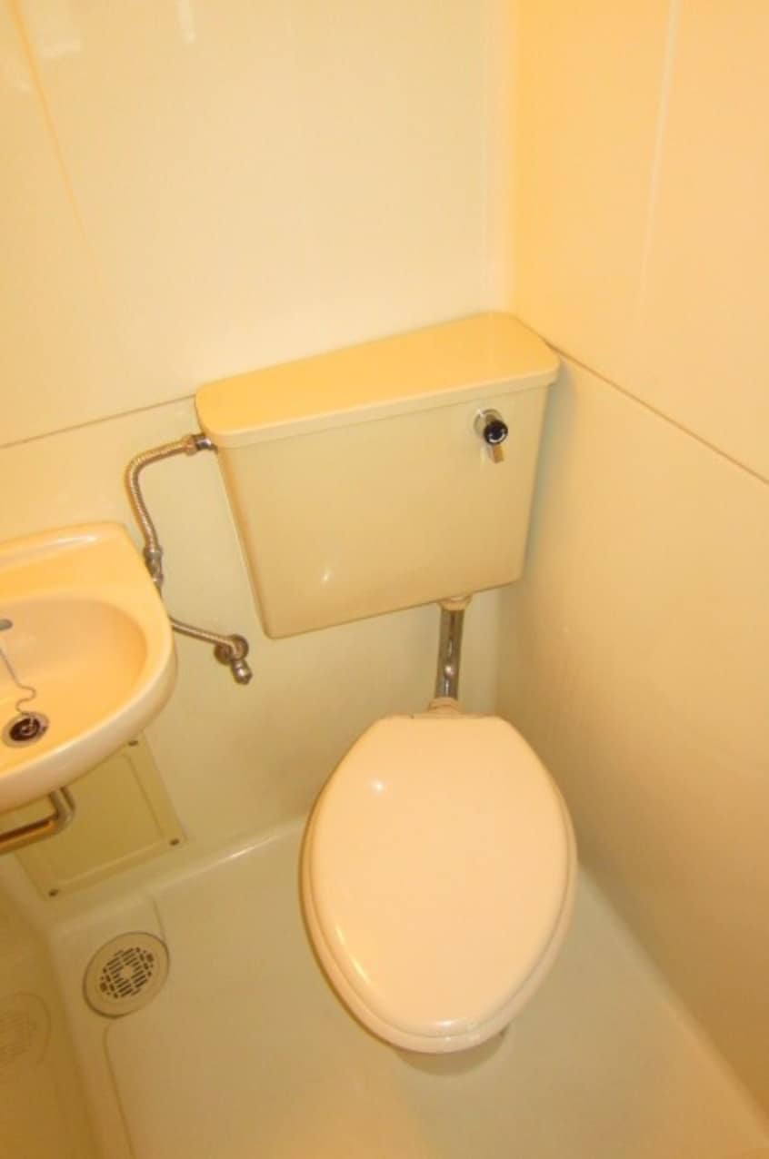 トイレ カ－メルヴィラＲ１６