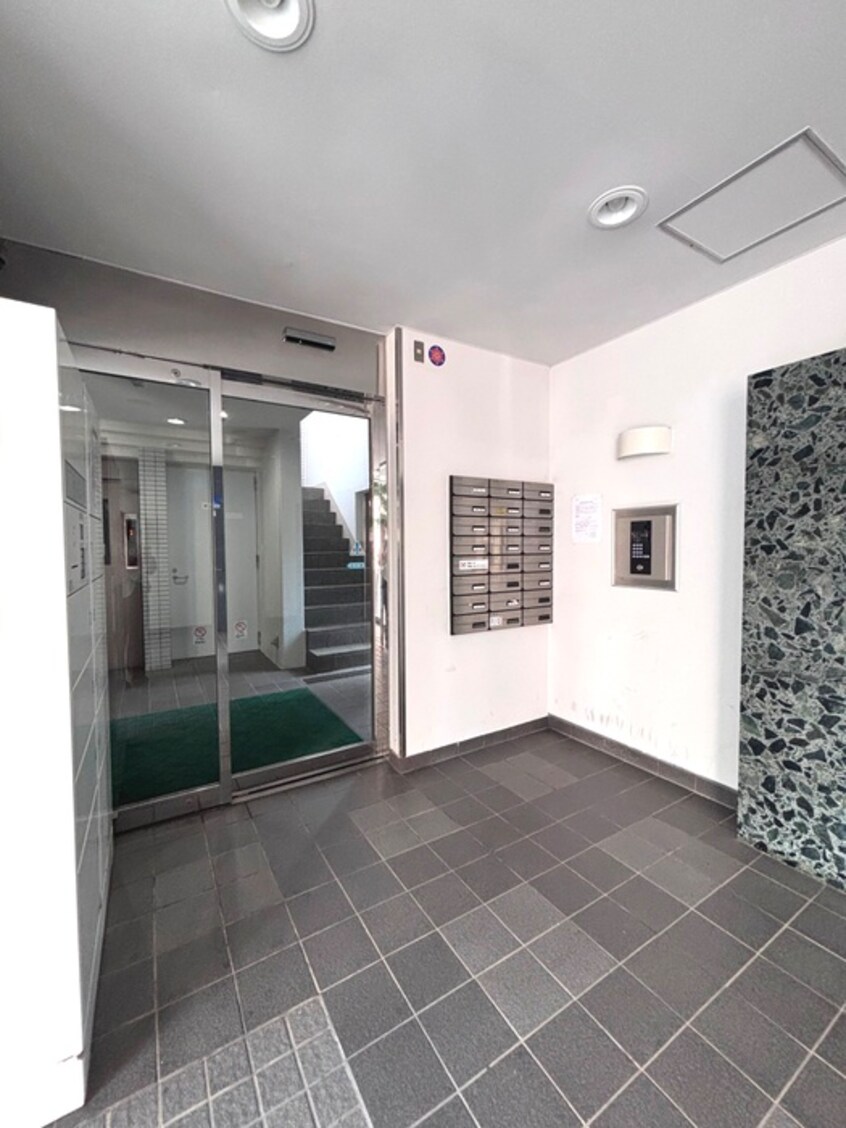 エントランス部分 元町イグレット