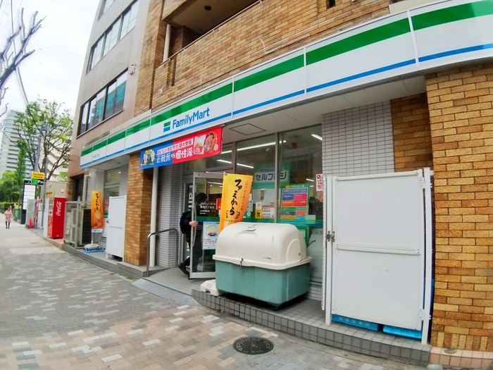 ファミリーマート(コンビニ)まで50m 豊洲シエルタワー(20F)