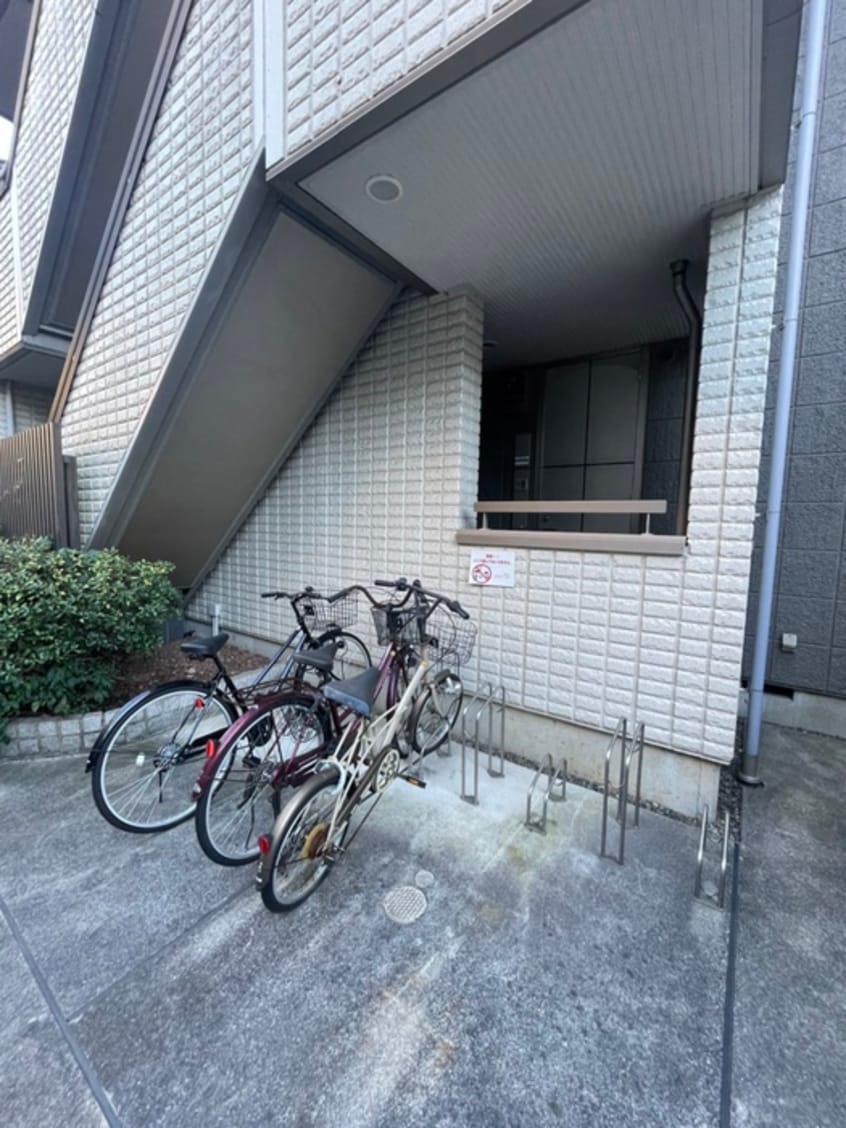 駐輪場 OAK EAST HILLS