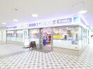 LAWSON＋toks多摩川駅店(コンビニ)まで554m メゾン・フラワー