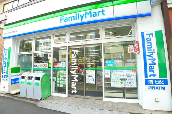 ファミリーマート高田馬場早稲田通り店(コンビニ)まで165m ロ－ヤルハイツ