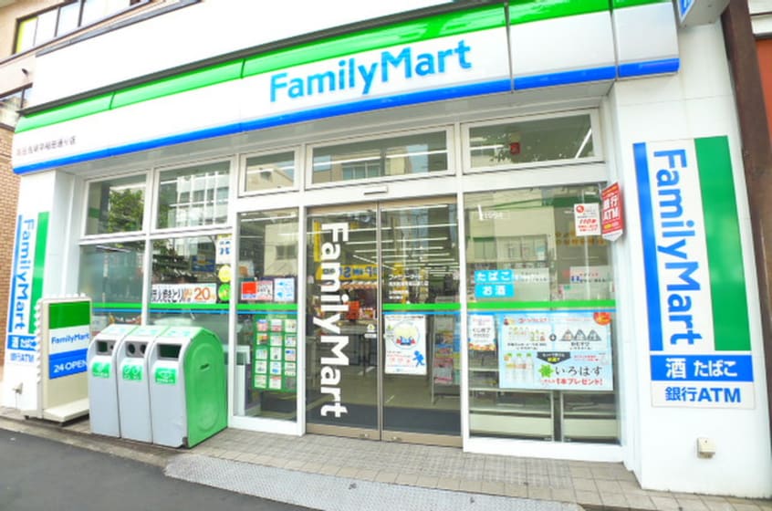 ファミリーマート高田馬場早稲田通り店(コンビニ)まで165m ロ－ヤルハイツ