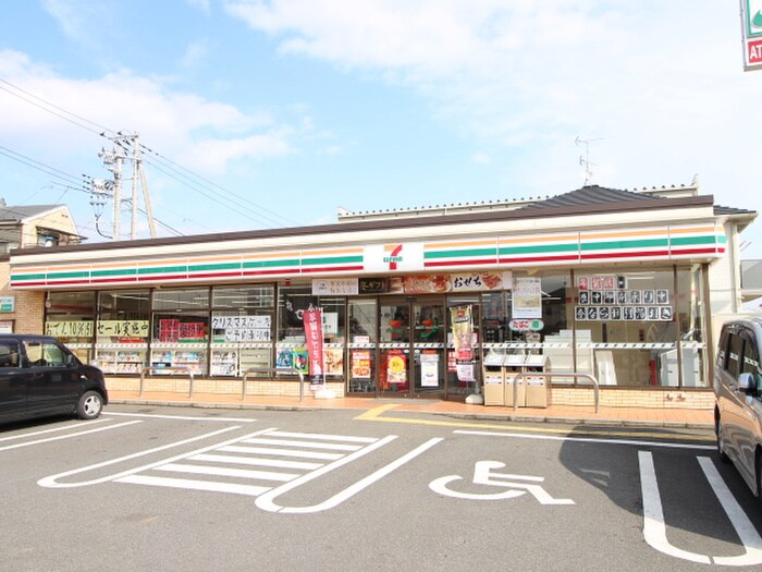 セブンイレブン鶴瀬西通り店(コンビニ)まで260m フラワーハイツ